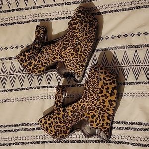 Stylish Leopard Wedges